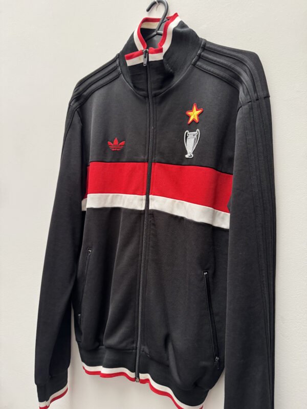 Campera Milán Adidas Originals Talle S (52 x 67 cm)