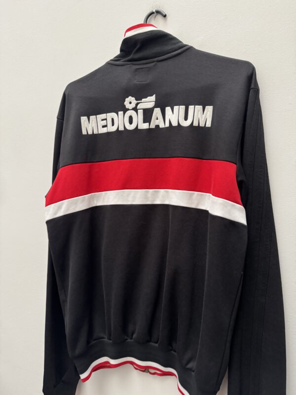 Campera Milán Adidas Originals Talle S (52 x 67 cm)